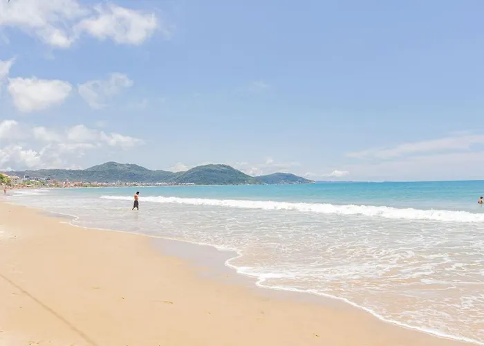 Ambiente Descolado 100m da praia e piscina